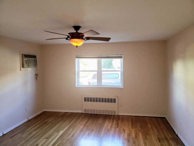 Primary Photo - 419 Tompkins Ave