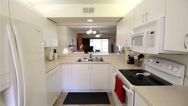 Building Photo - 273 Robin Hood Cir