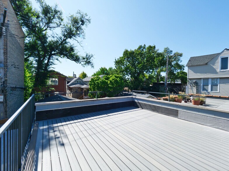 Building Photo - 2849 W Belmont Ave