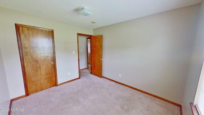 Building Photo - 1043 Shirley Dr