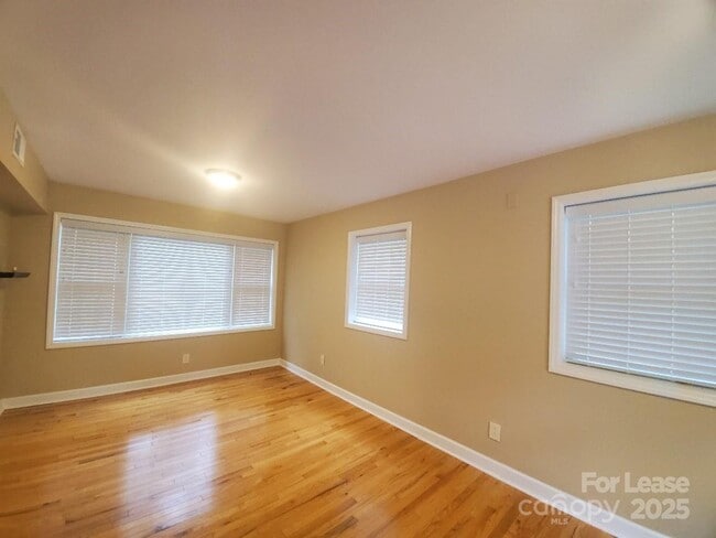 Building Photo - 4918 White Oak Rd