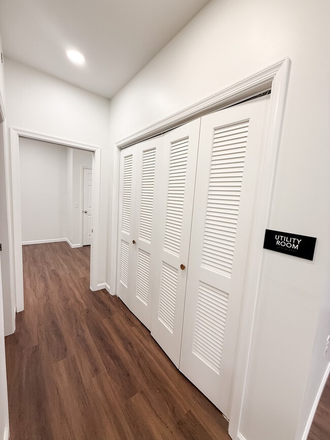 Building Photo - Daly Gardens #43