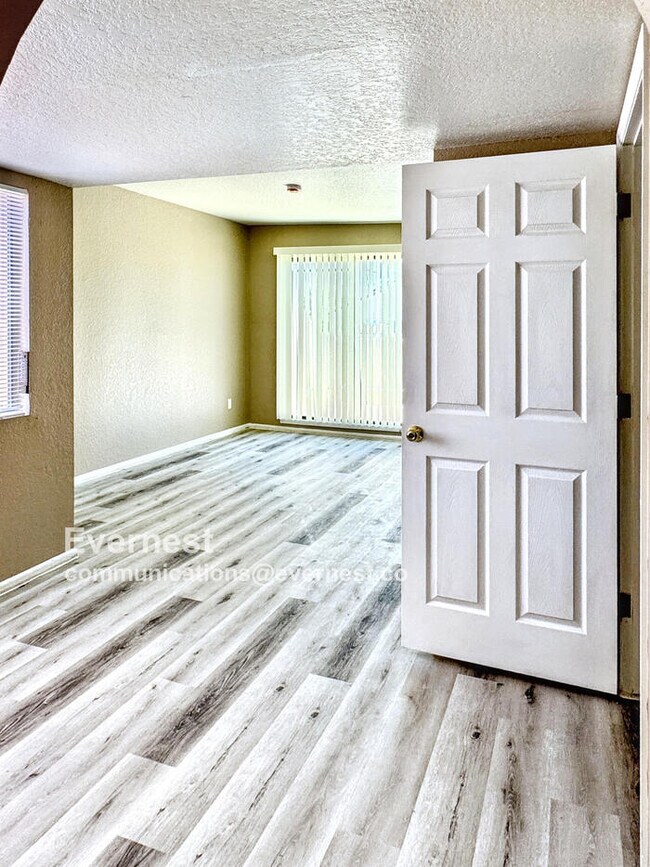 Building Photo - 2457 N Ironwood Ridge Dr