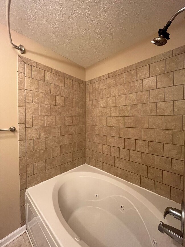 Building Photo - Available Now!  Beautiful ranch style home at Exit 1, pets allowed!