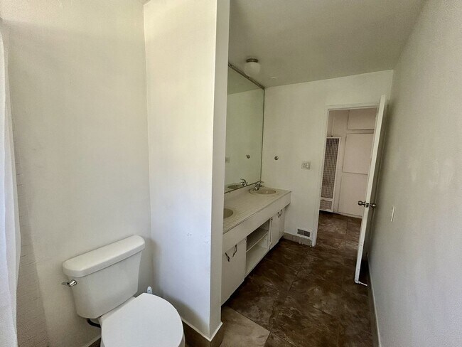 Building Photo - Charming 3 Bed 1 Bath For Rent *$400.00 Of...