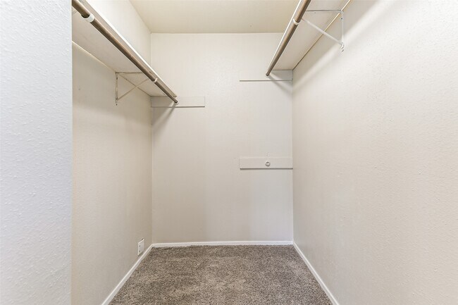 Building Photo - 207 Woodvale Dr