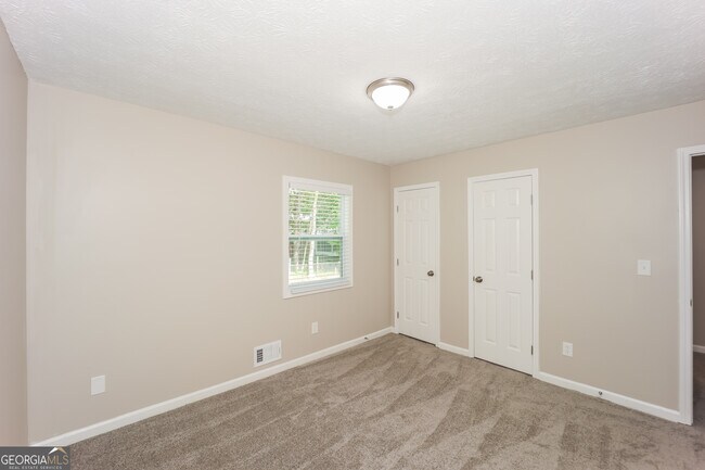 Building Photo - 9194 Greenwood Dr