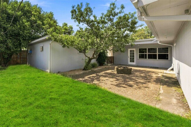 Building Photo - 6215 Queensloch Dr