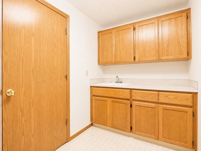Building Photo - 226 Sparks Dr