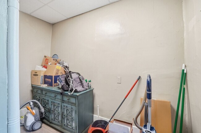 Building Photo - 5 Bedroom Clifton House Available Next to UC Campus