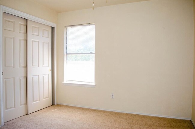 Building Photo - 505 Shant St