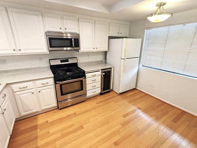 Building Photo - 130 Monterey - 319#319