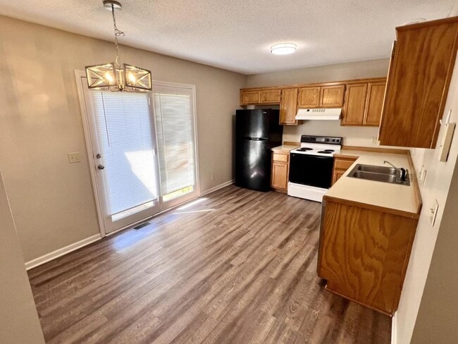Building Photo - 114 Persimmon Dr