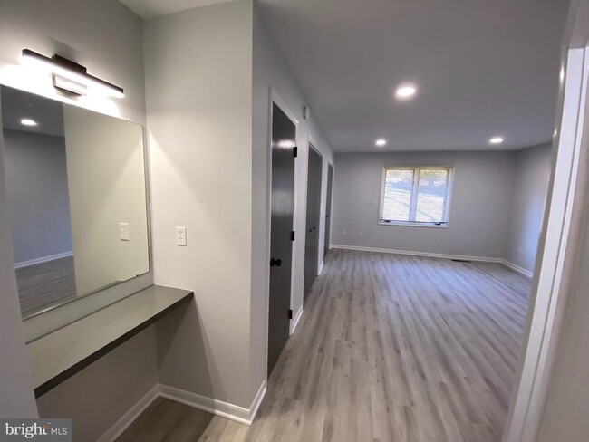 Building Photo - 117 Foxfire Dr