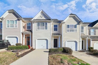 Building Photo - Gorgeous 3BD/2.5BA Townhome in Steele Creek's Lions Gate Community!