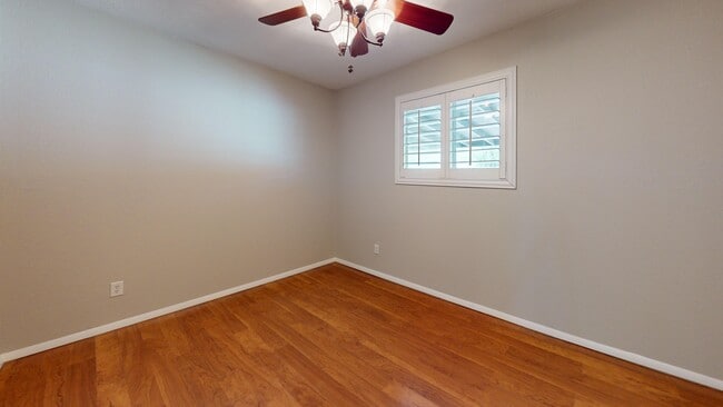 Building Photo - 2080 E Greenway Dr