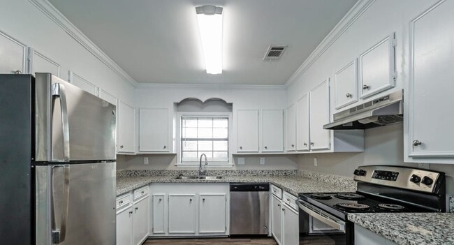 Building Photo - 17 Rotan Ct