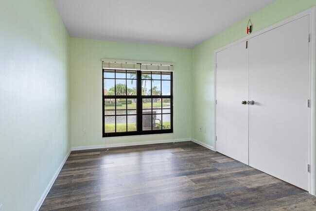 Building Photo - 10325 Hidden Springs Ct