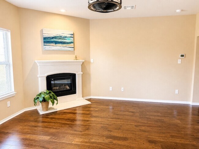 Building Photo - 1009 Cheyenne Dr