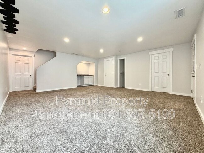 Building Photo - 15122 Gallant Dr