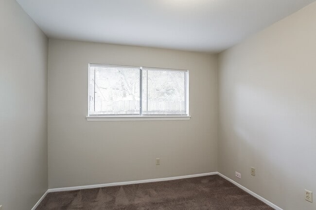 Building Photo - 9 W Bigelow Oak Ct