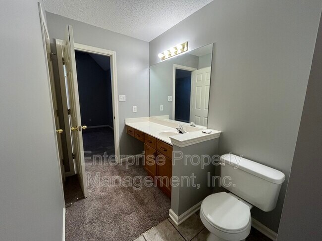 Building Photo - 1096 Sunstar Dr