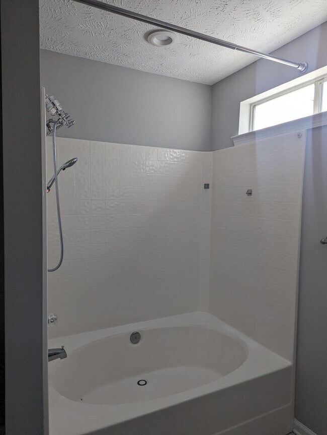 Building Photo - 1100 Tap Root Ct
