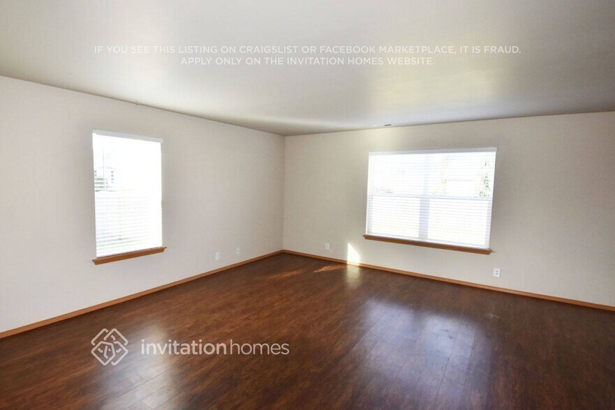 Building Photo - 107 Mazza St NE