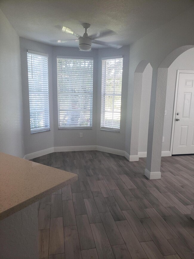 Building Photo - 909 Belmont Pl