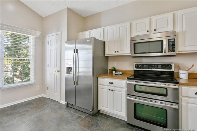 Building Photo - 1535 Dixon Dr