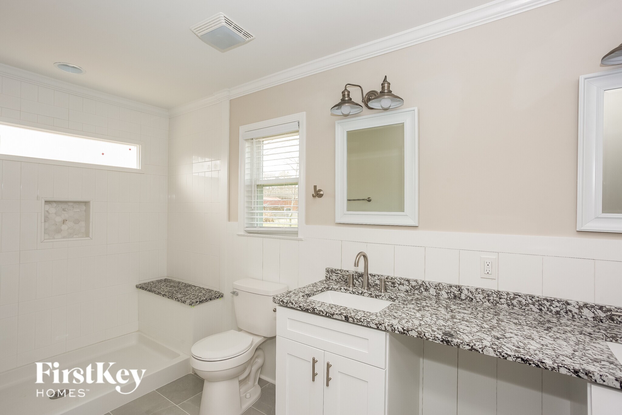 Building Photo - 621 E Mills Dr