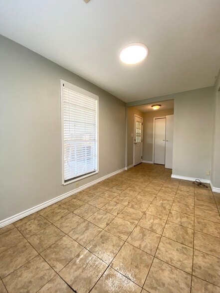 Building Photo - 2503 Ave G