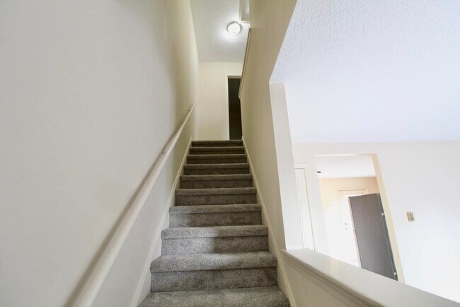 Building Photo - 405 Sherando Ct