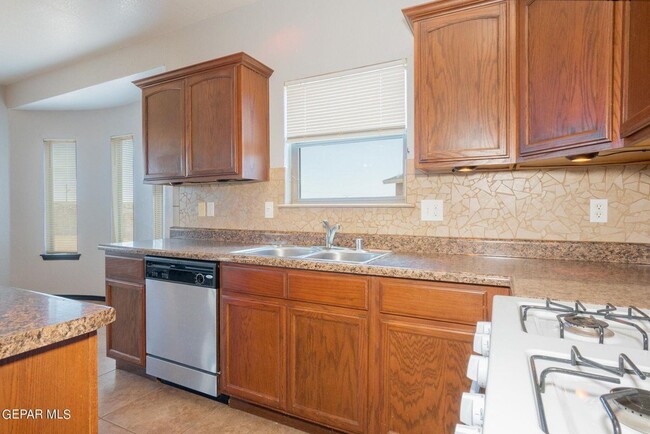 Building Photo - 3274 Maple Point Dr