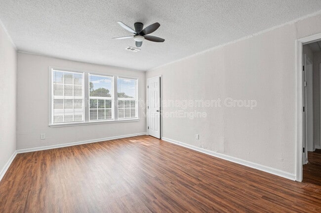 Building Photo - 1196 Aubra Rd