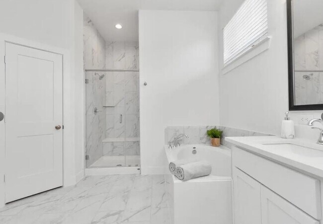 Building Photo - 1526 Crystal Stream Dr