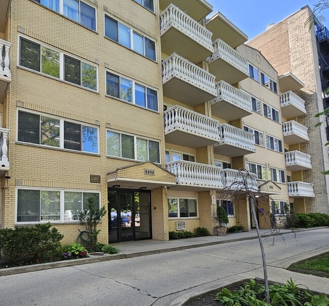 Primary Photo - 5906 N Sheridan Rd