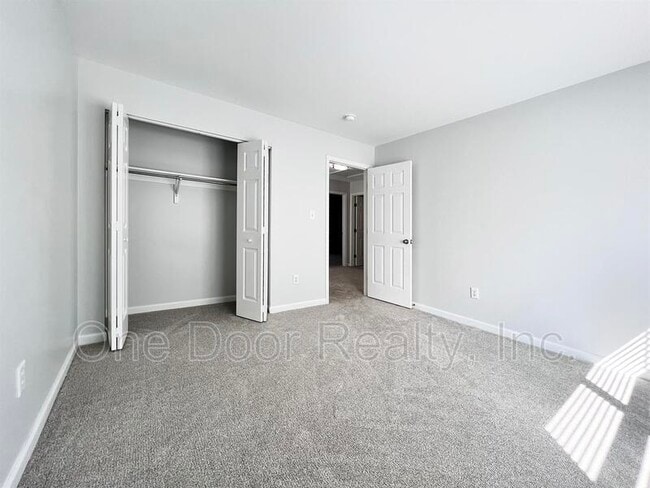Building Photo - 120 Low Ridge Rd