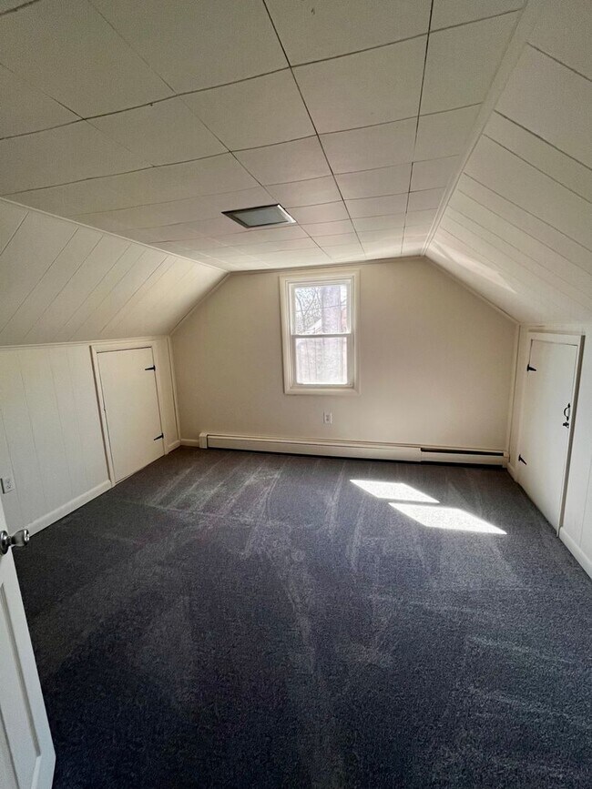 Building Photo - 4 Bed Single Family Home Available Now!