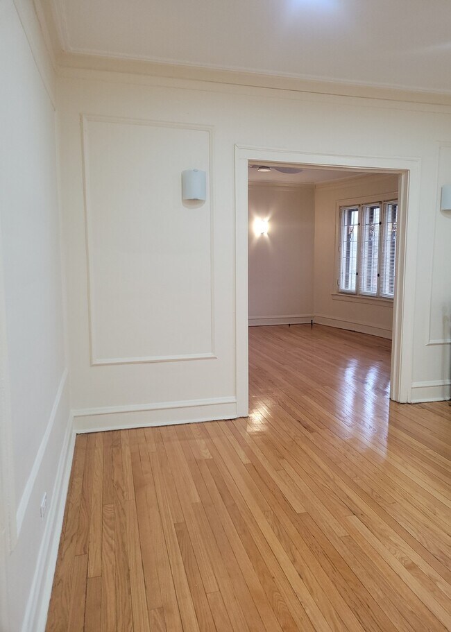 Building Photo - 2336 E 68th St