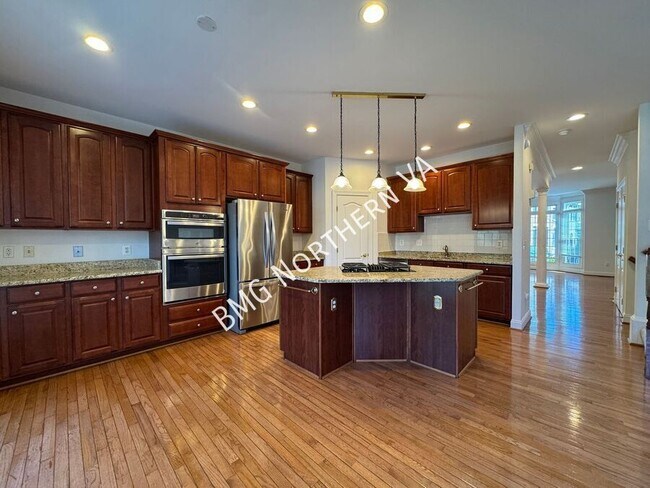 Building Photo - 3091 McKinnon Way
