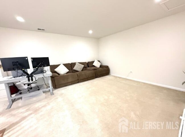 Building Photo - 21 Wisteria Ct