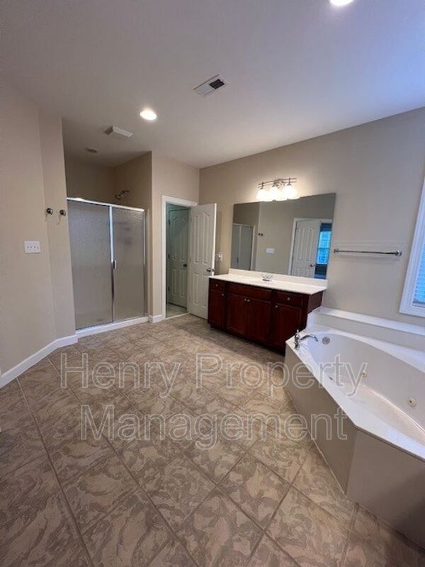 Building Photo - 1905 Old London Way