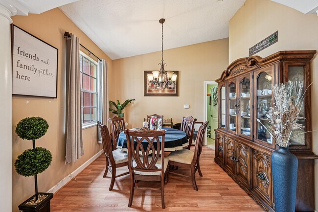 Building Photo - 3044 SW Savona Blvd