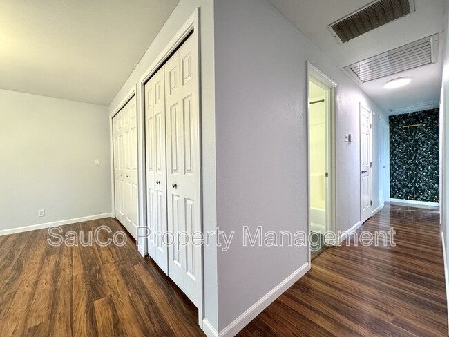 Building Photo - 823 NW 7th Ave