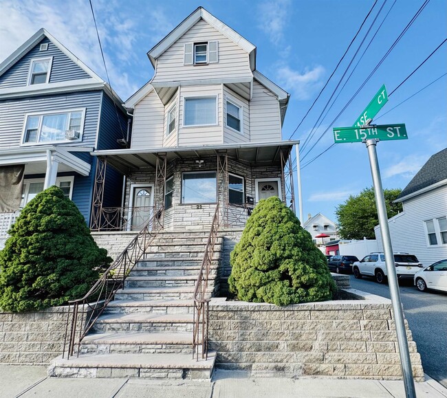 Building Photo - 21 E 15th St
