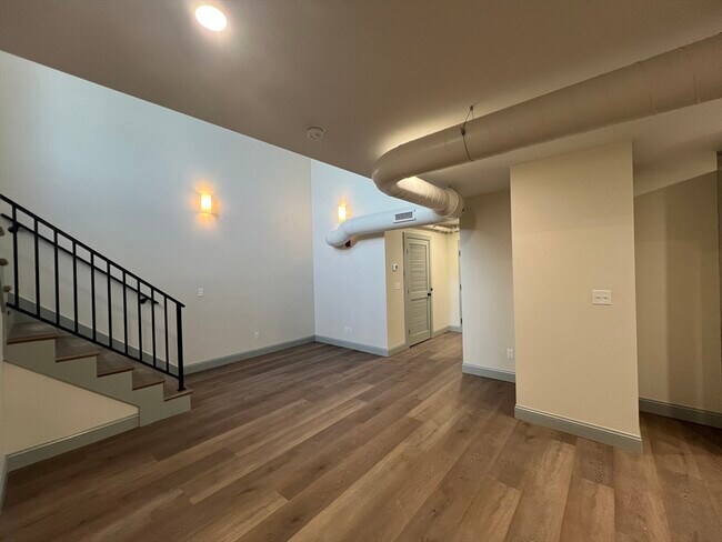 Building Photo - 160 Seabury St