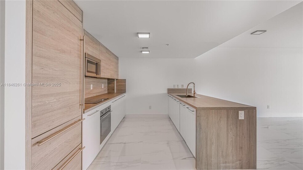 Building Photo - 400 Sunny Isles Blvd