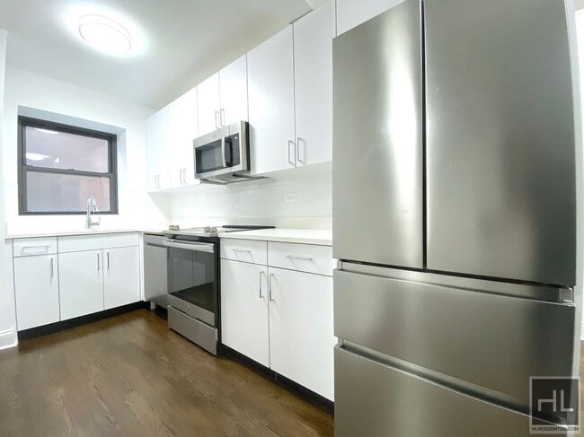 Building Photo - 219 E 69th St
