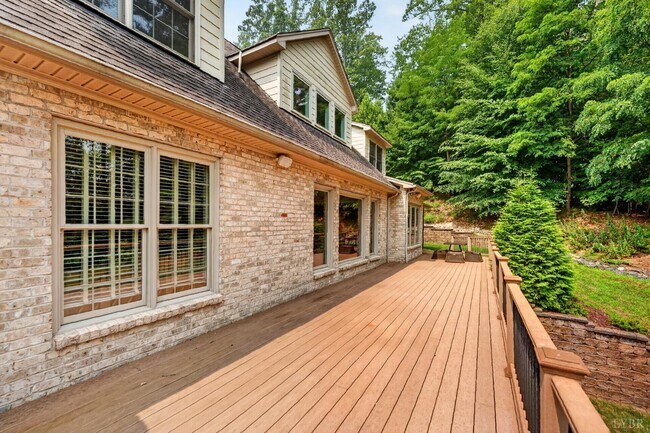 Building Photo - 237 Golf Course Trail